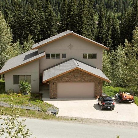 Soleil Chalet By Bear Country Sun Peaks Bagian luar foto