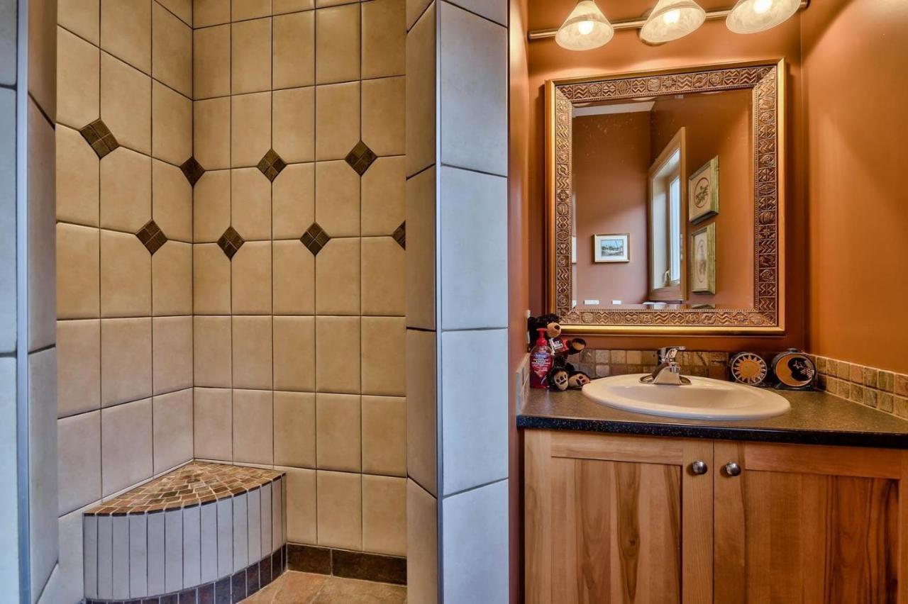 Soleil Chalet By Bear Country Sun Peaks Bagian luar foto