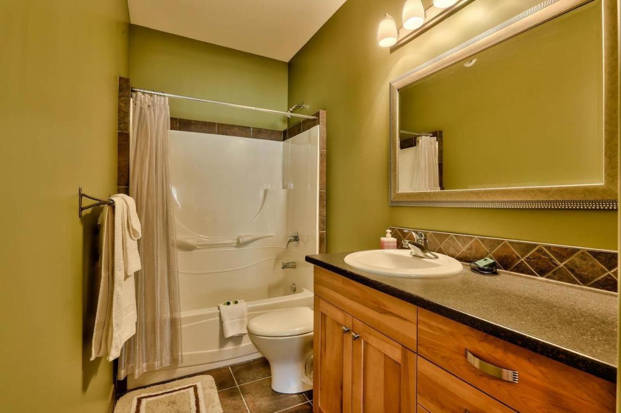 Soleil Chalet By Bear Country Sun Peaks Bagian luar foto